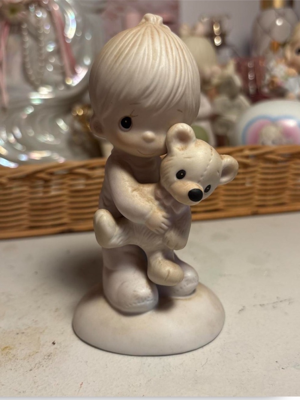 ( ˘ ³˘)♥︎Precious Moments figurine “Jesus Loves Me” 1977 ♡´･ᴗ･`♡